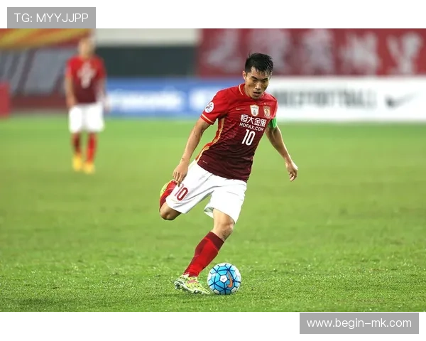 帕尔默创新射门方式引爆赛场，新式破门技巧成球迷热议焦点