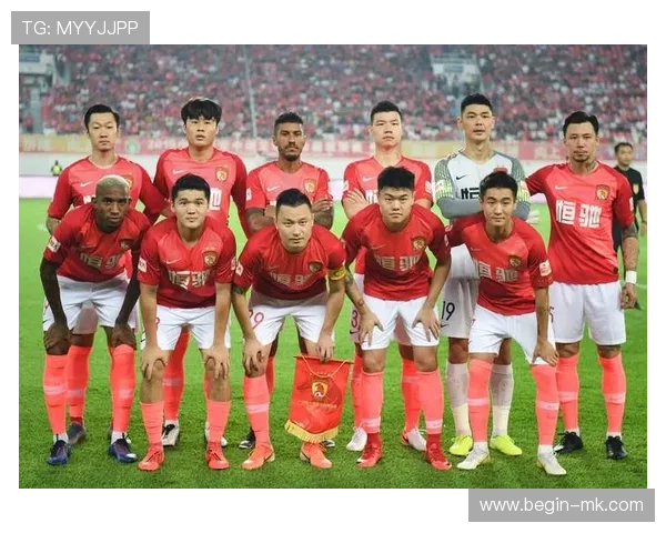广州队恒大时代辉煌再现，重返中超赛场重燃球迷激情